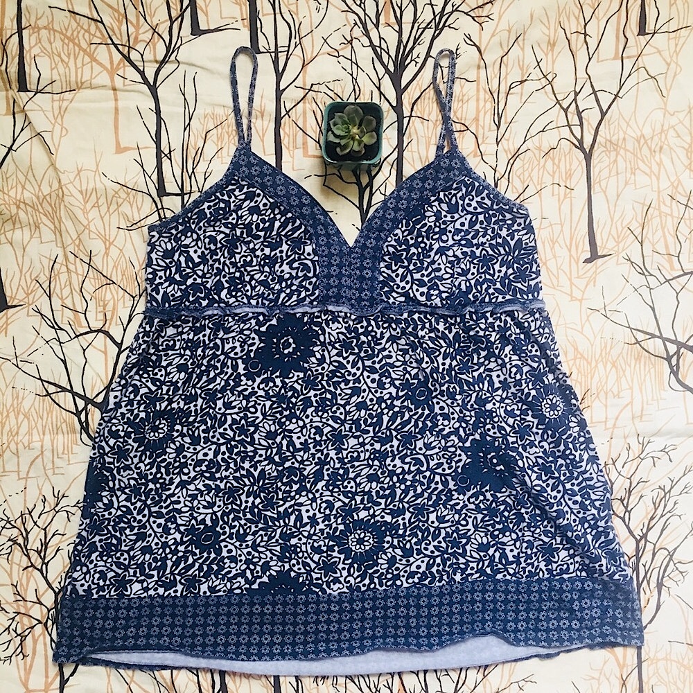 American Eagle Blue Floral Pint Flowy Tank Size L